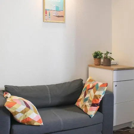 Cosy Proche Metro Apartment *