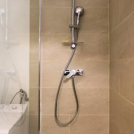 Cosy Proche Metro Apartment *
